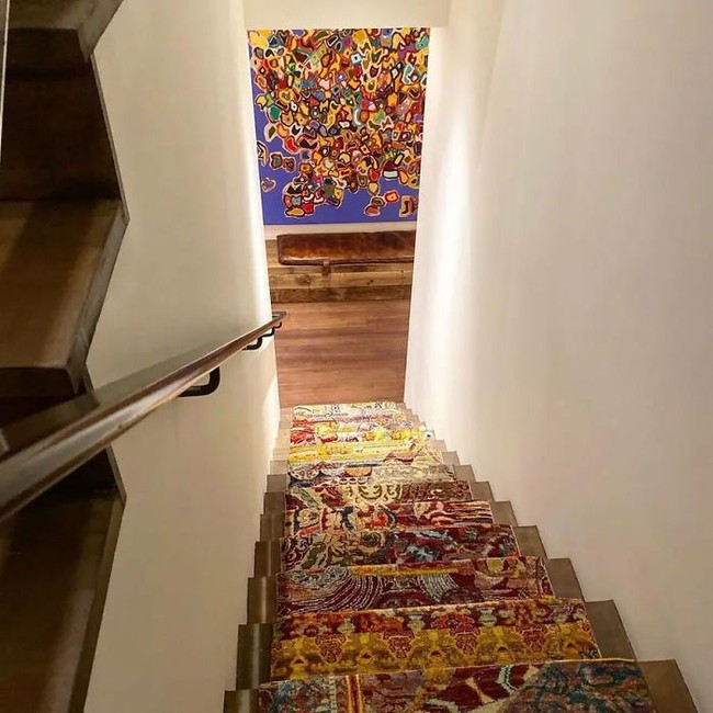 Respons netizen ternyata terbagi dua. Ada yang menilai Gigi punya selera unik dalam menata rumah, tapi ada pula yang mengritik kalau desain interior apartemennya aneh. Foto: Instagram/@gigihadid