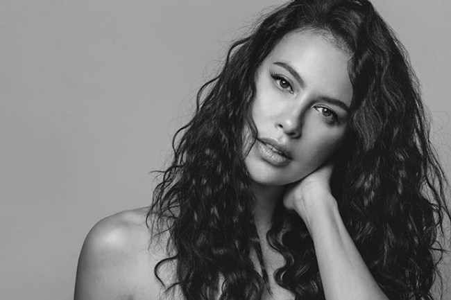 W O M E N. Feel empowered, safe, cared for, free and supported in your journey. Today I’m giving it to @evacelia @manuellaazizaa @pipiets @exploringwithmimi and @kristizia to pay it forward and encourage others to be brave and to fully live in their joy! tulis Sophia Latjuba. Foto: Instagram