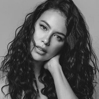 W O M E N. Feel empowered, safe, cared for, free and supported in your journey. Today I’m giving it to @evacelia @manuellaazizaa @pipiets @exploringwithmimi and @kristizia to pay it forward and encourage others to be brave and to fully live in their joy! tulis Sophia Latjuba. Foto: Instagram