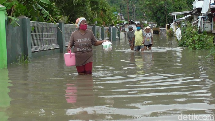 Banjir rendam permukiman warga di Gorontalo (Ajis-detikcom).