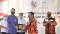 Program bantuan Presiden RI melalui Kementerian Sosial bagi warga Jabodetabek yang terdampak COVID-19 masih terus mengalir.
