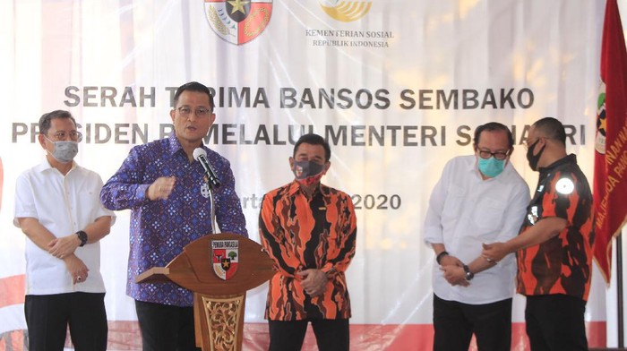 Bantuan COVID-19 Masih Mengalir Program bantuan Presiden RI melalui Kementerian Sosial bagi warga Jabodetabek yang terdampak COVID-19 masih terus mengalir.