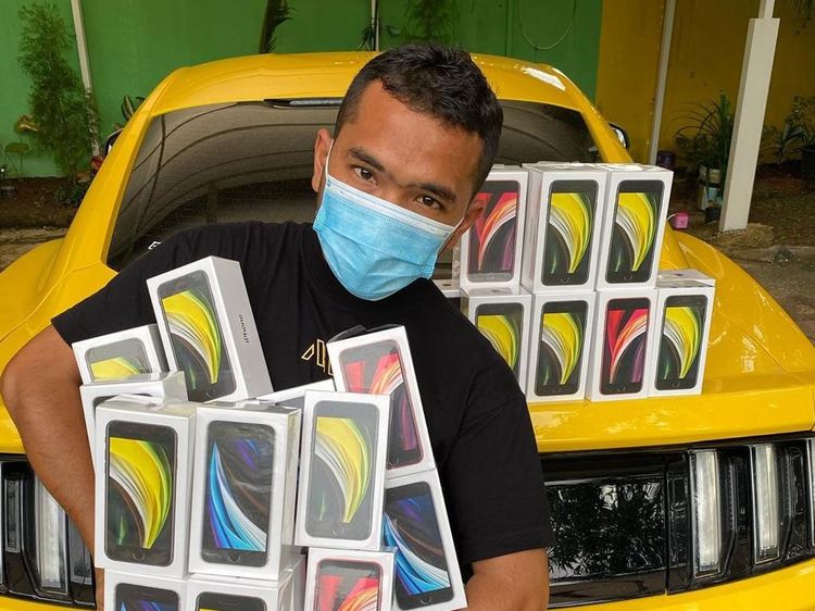 Potret Bos PS Store Putra Siregar Bareng Koleksi Mobil-mobil Mewahnya