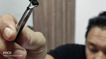 Ambient light sensor Poco F2 Pro. Foto: Dok. Xiaomi