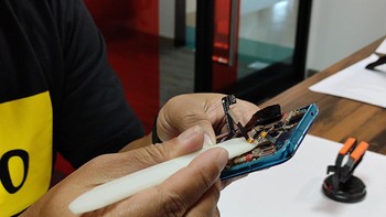 FPC cable untuk kamera depan Poco F2 Pro. Foto: Dok. Xiaomi