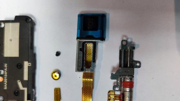 Modul kamera depan Poco F2 Pro. Foto: Dok. Xiaomi