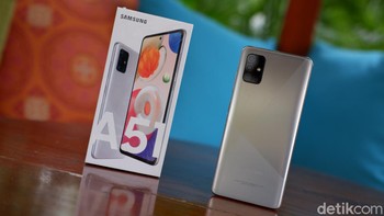Samsung Galaxy A71 ditawarkan Rp 6.499.000 dengan bonus langsung Galaxy Free Buds senilai Rp 1.899.000 saat pre-order. Foto: Adi Fida Rahman/detikINET