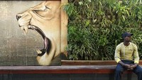 Falko ONe, seniman urban Afrika Selatan membawa kita dengan karya grafitinya dengan cara berbeda dan unik. (dok Falko Fantastic)