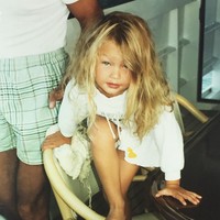 Karier sebagai model dimulai sejak usianya dua tahun dengan menjadi model cilik Guess Kids. Kini wanita 25 tahun ini jadi salah satu model paling diminati. Dia juga merupakan salah satu model Victorias Secret. Siapa gadis cilik manis ini? Foto: Instagram