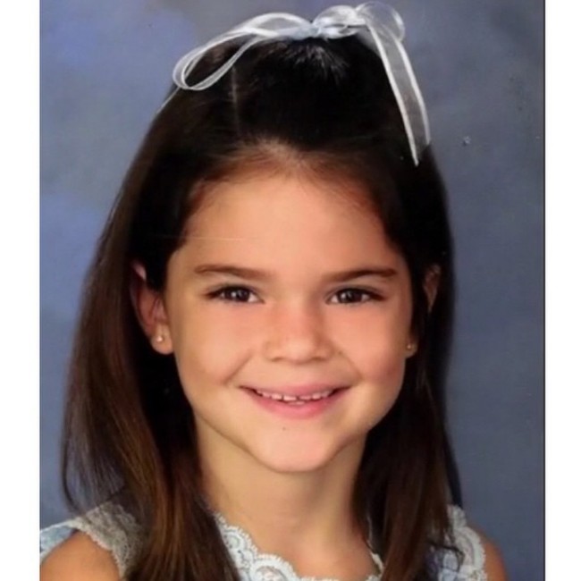 Forbes memberikannya predikat sebagai model berbayaran tertinggi di dunia. Datang dari keluarga bintang reality TV terkenal, wanita 24 tahun ini mampu menancapkan namanya dengan usaha sendiri sebagai model papan atas. Kenal dengan wajahnya? Foto: Instagram