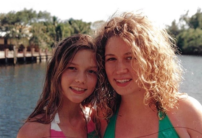 Wanita ini (kiri) pensiun dari dunia modeling saat kariernya sedang di puncak. Pernah jadi model Victorias Secret, Calvin Klein, Mark Jacobs dan Carolina Herrera, kini dia sudah menikah dan jadi adik ipar Ivanka Trump. Foto: Instagram