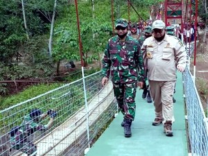 Rasa Bahagia Warga Kampung di Sukabumi Miliki Jembatan Gantung Baru