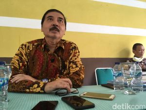 Biaya Pendidikan SMA/SMK Negeri di Mojokerto Cekik Orang Tua Siswa