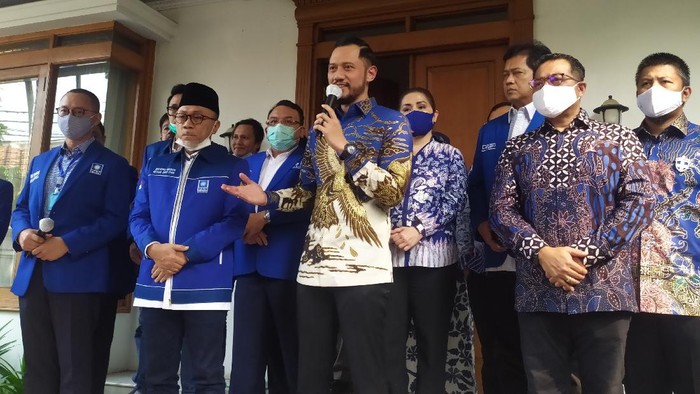 Ketum Demokrat AHY bersama Ketum PAN Zulkifli Hasan