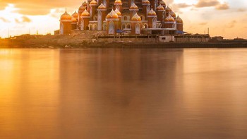 Karya finalis @reskieq dari Indonesia menampilkan keindahan Masjid 99 Kubah di Makassar. Foto: Agora Images
