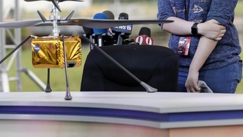 Sedangkan nama Ingenuity merupakan usulan dari Vaneeza Rupani. Ia Foto: AP/John Raoux