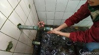 Konon bila ada traveler yang mandi di tempat ini dapat menyembuhkan penyakit. Ada beberapa peziarah yang telah merasakan manfaatnya. (Dadang Hermansyah/detikcom)