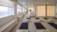Scenic Eclipse memiliki kamar mewah yang dilengkapi balkon yang menghadap ke pemandangan laut. Biaya pelayaran 13 hari pulang pergi Antartika mulai dari US$ 14.095 setara Rp 205 juta per orang (kurs Rp 14.600). Keberangkat pada November 2020 dari Ushuaia, Argentina. Biaya sudah termasuk satu malam di hotel, kunjungan, makanan dan minuman.