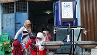 Saat ini beberapa kegiatan belajar di era new normal telah dijalankan sejak beberapa bulan lalu. Saat kondisi pandemi COVID-19 ini, beberapa sekolah mengharuskan untuk belajar dirumah oleh pihak sekolah atas himbauan dari Mendikbud. 