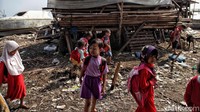 Boleh dikatakan para siswa-siswi ini adalah generasi pendidikan era COVID-19 yang bisa memberikan kontemplasi pada pembuat kebijakan tentang arah pendidikan selanjutnya. Apakah pendidikan hanya terus berkutat pada teks-teks yang bersifat tekstual dengan banyaknya mata pelajaran, atau pendidikan dapat melakukan putar arah kepada pembentukan karakter melalui pendalaman minat tertentu dengan mengasah soft skill yang ada.