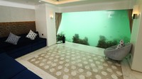 Untuk kamar mandi dan kamar tidur terdapat di lantai paling bawah villa yang berada di dasar laut. Ruangan kamar tidur dan kamar mandi villa itu pun dilapisi dengan dinding kaca, sehingga penghuninya dapat beristirahat maupun berendam di bath tub sembari melihat beragam ikan dan terumbu karang serta kehidupan di bawah laut lainnya.