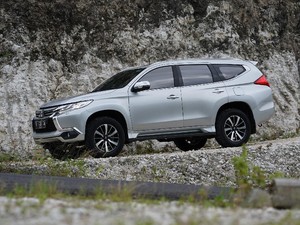 Tetap Eksis di RI, Ini Transformasi Pajero Sport Sejak Tahun 1996