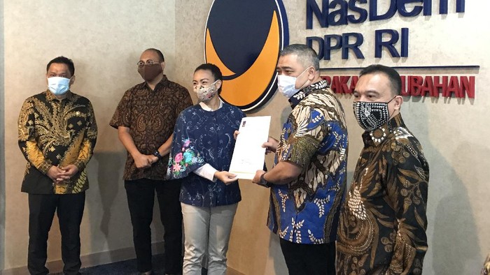NasDem Serahkan Dukungan ke Saraswati Ponakan Prabowo di Pilkada Tangsel
