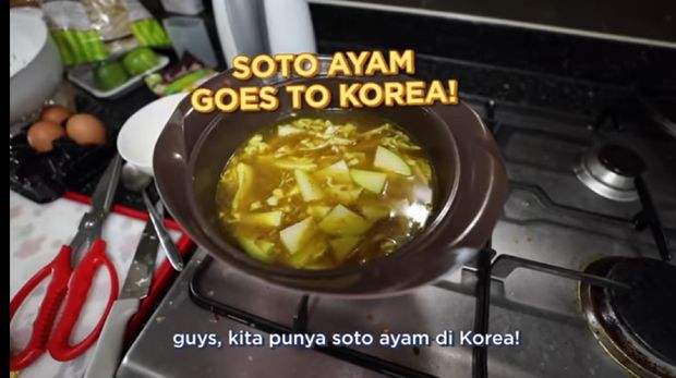 orang korea utara coba soto ayam