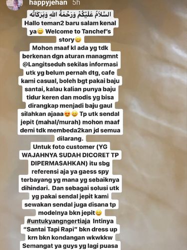 owner kafe larang sandal jepit