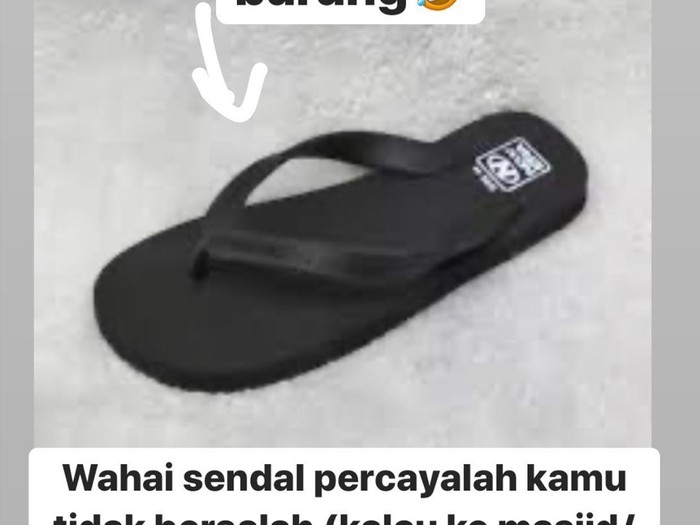 owner kafe larang sandal jepit