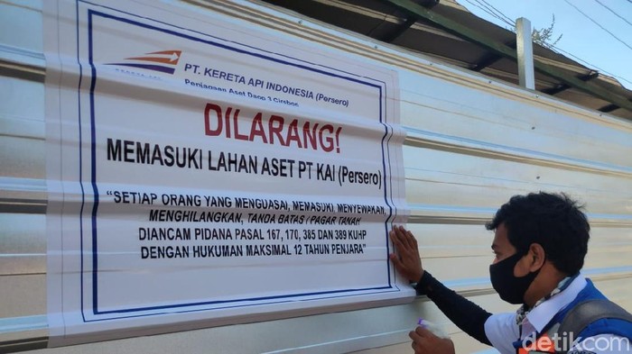 Penertiban aset PT KAI di Cirebon