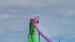 Detik-detik Penumpang Terjebak di Roller Coaster Setinggi 45 Meter di Inggris