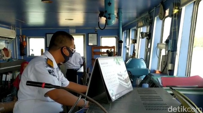Penyeberangan Torobulu-Tampo di Sultra (Sitti Harlina-detikcom).