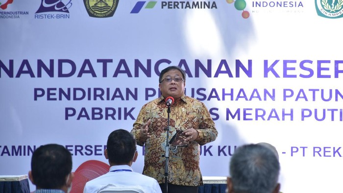 Peresmian proyek pabrik katalis