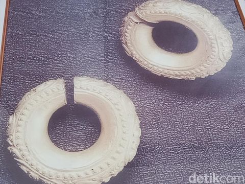 Perhiasan emas yang ditemukan di Desa Wonoboyo, Jogonalan, Klaten.