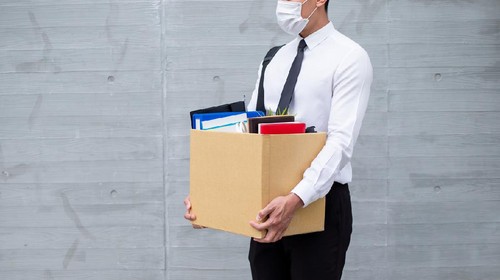 Ilustrasi pria di-PHK