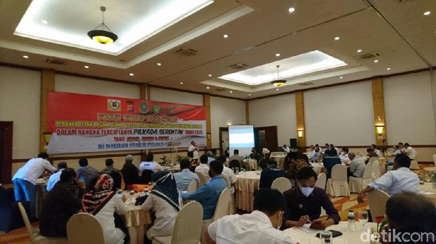 Polres Cilegon bertemu dengan pihak perusahaan untuk membahas stabilitas situasi jelang Pilwalkot (M Iqbal/detikcom)