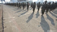 Sementara sikap sempurna ada dalam peraturan baris berbaris (PBB), pedomannya adalah Peraturan Panglima TNI Nomor 46 Tahun 2014 tentang Peraturan Baris Berbaris (PBB) TNI.