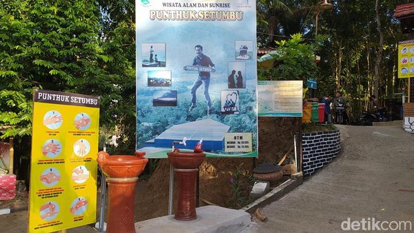 Sejumlah protokol kesehatan diterapkan, seperti cek suhu dan juga mencuci tangan. Pengunjung juga wajib mengenakan masker. (Eko Susanto/detikcom) Sejumlah protokol kesehatan diterapkan, seperti cek suhu dan juga mencuci tangan. Pengunjung juga wajib mengenakan masker. (Eko Susanto/detikcom)
