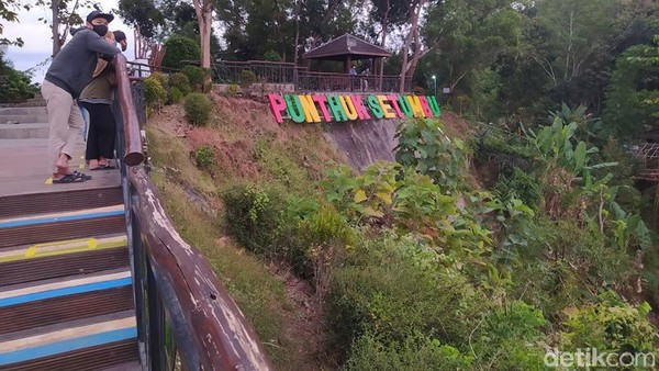 Punthuk Setumbu tepatnya berada di Dusun Kurahan, Desa Karangrejo, Kecamatan Borobudur. (Eko Susanto/detikcom) Punthuk Setumbu tepatnya berada di Dusun Kurahan, Desa Karangrejo, Kecamatan Borobudur. (Eko Susanto/detikcom)