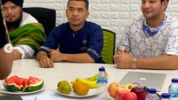 Bersama Ustaz Derry dan Ammar Zoni, putra tengah bersilaturahmi. “Alhamdulillah Jumat Berkah Silaturahmi Bersama Ustadz Derry dan Ammarzoni,” tulisnya di keterangan foto. Foto: Instagram putrasiregarr17