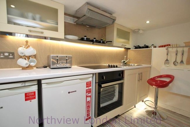 Apartemen ini juga memiliki dapur yang cukup lengkap. Untuk ukuran sebuah apartemen, bisa dikatakan bahwa apartemen ini terlihat sangat nyaman. Bagaimana menurutmu? Foto: dok. Zoopla/ Northview London Limited