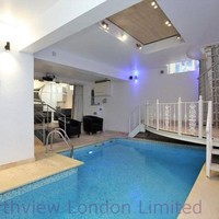 Berbeda dari kebanyakan apartemen, apartemen yang satu ini memiliki ruang bawah tanah yang mewah. Kamu mungkin akan terkejut dan terpesona ketika melihat bagian lantai bawah tanahnya ini. Foto: dok. Zoopla/ Northview London Limited