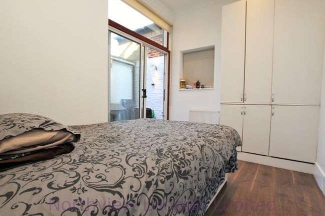 Sebuah apartemen dengan dua kamar tidur di London tengah dipasarkan untuk dijual. Sekilas saat memasuki apartemen dan melihat bagian kamar tidurnya kamu mungkin tidak akan merasa ada sesuatu yang spesial. Tetapi tidak demikian saat kamu melihat lantai bawah tanahnya. Foto: dok. Zoopla/ Northview London Limited