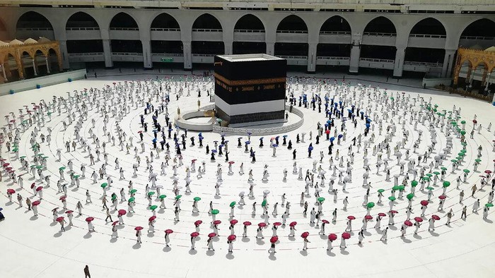 Potret Tawaf dengan Physical Distancing Ibadah Haji di Tengah Pandemi