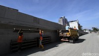 Adapun lebar struktur badan jalan bersih sekitar 11,8 meter. 
