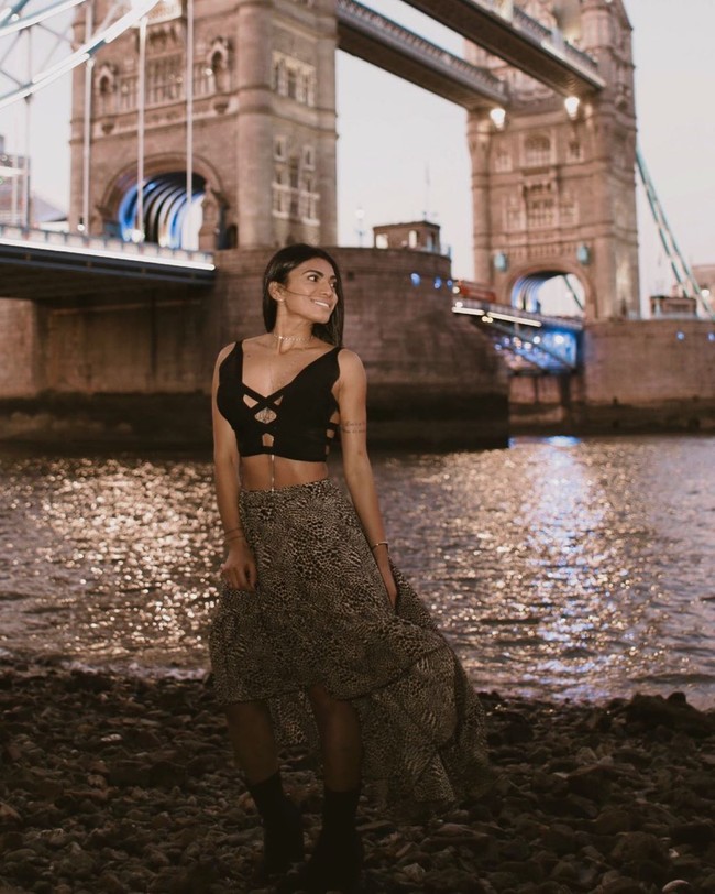 Olahraga dan diet ketatnya tersebut diakuinya membuahkan hasil. Vanusa memiliki perut rata dan pinggang yang kecil. Foto: Instagram