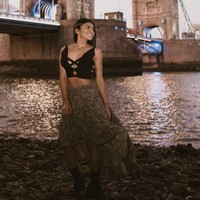 Olahraga dan diet ketatnya tersebut diakuinya membuahkan hasil. Vanusa memiliki perut rata dan pinggang yang kecil. Foto: Instagram