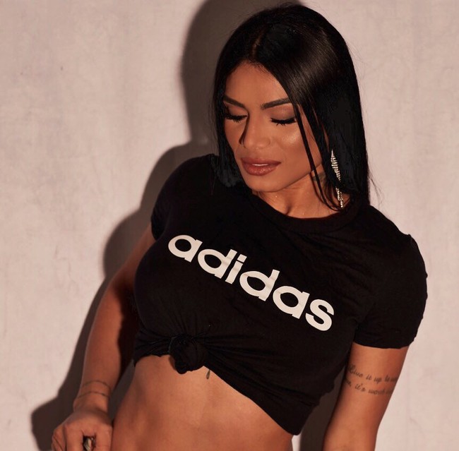 Vanusa saat ini tinggal di Sao Paulo, Brazil. Dia berkarier sebagai selebgram fitnes dan model.  Foto: Instagram