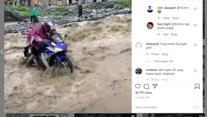 Yamaha YZF-R25 diajak menyeberangi derasnya arus sungai